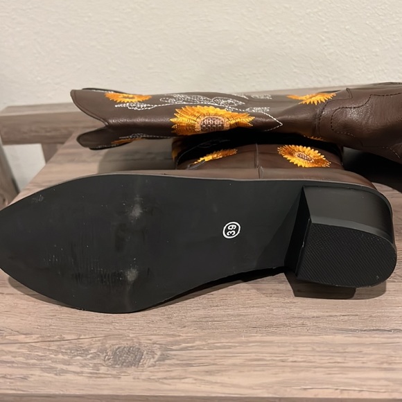 Women’s Sunflower Cowboy Boots - Picture 6 of 9